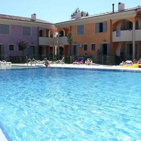 Apartment Colorful With Fenced Garden And Fireplace Bibione