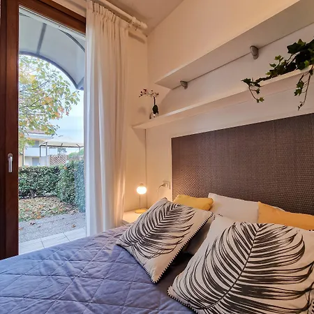 Appartamento Colourful Flat With A Fenced Garden