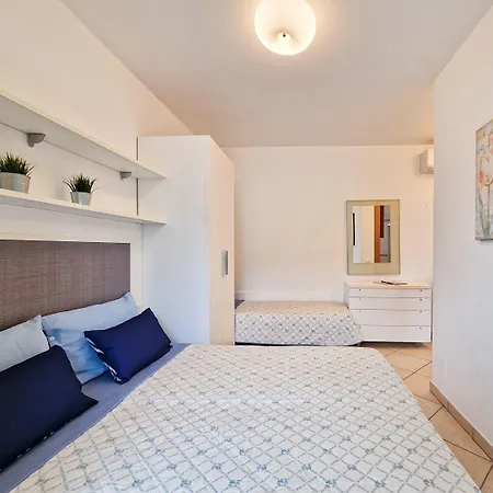 Colourful Flat With A Fenced Garden Appartamento